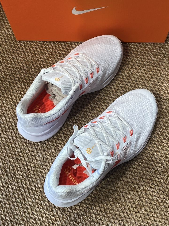 清爽出街+疾速开跑！Nike Run Swift 3白红配色实测：透气轻弹，秒杀夏日