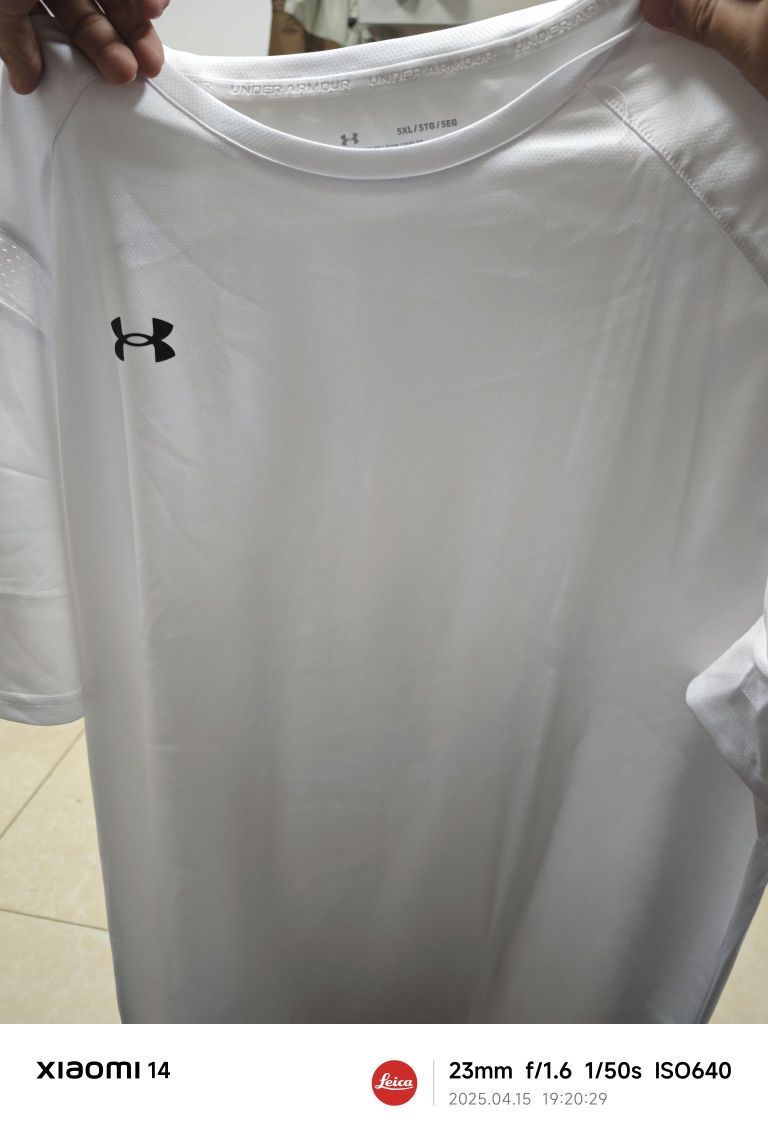 🛒好物名称：
🤔推荐理由：安德玛短袖非常