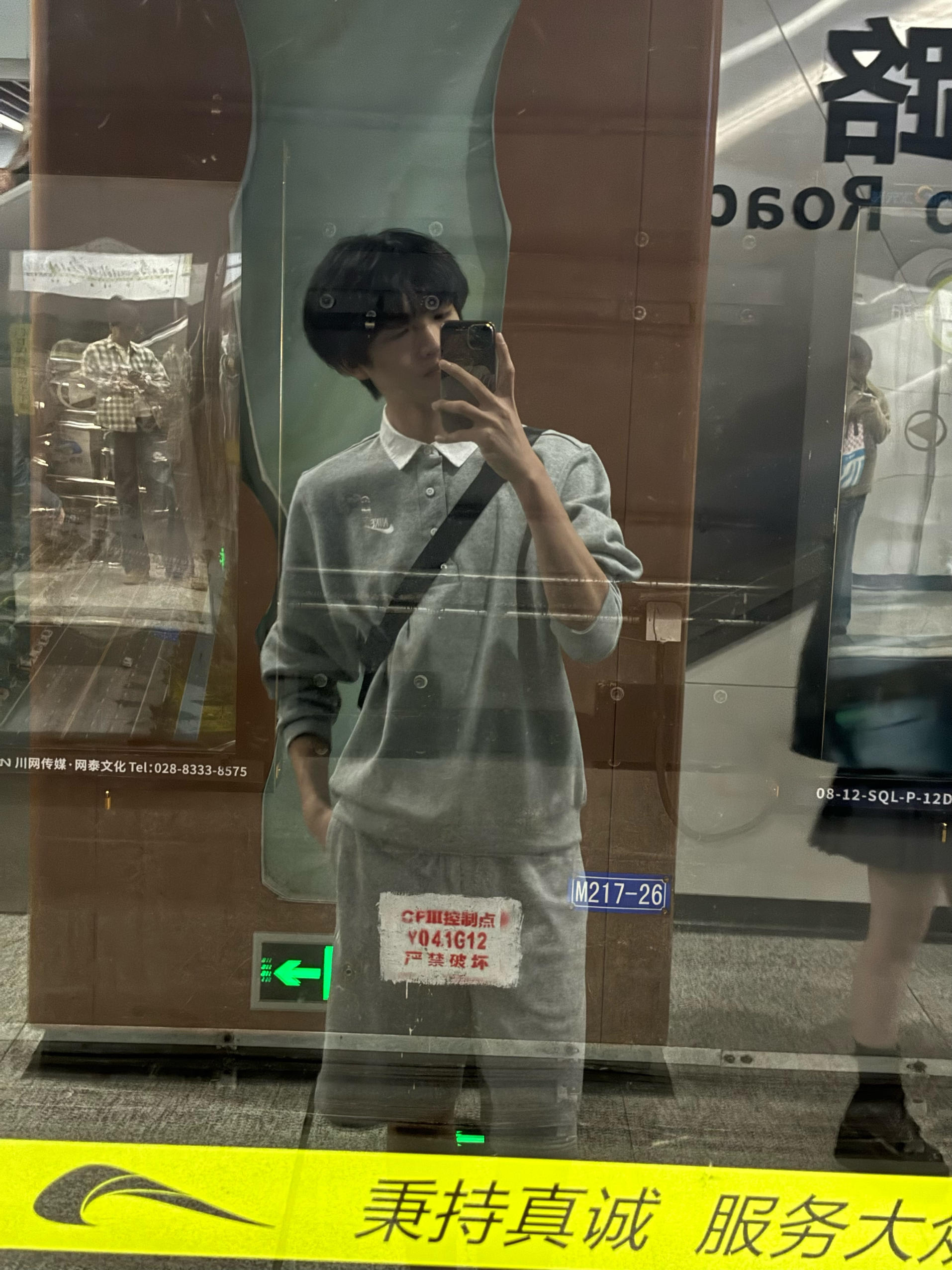 奶狗必备灰色nike翻领长袖