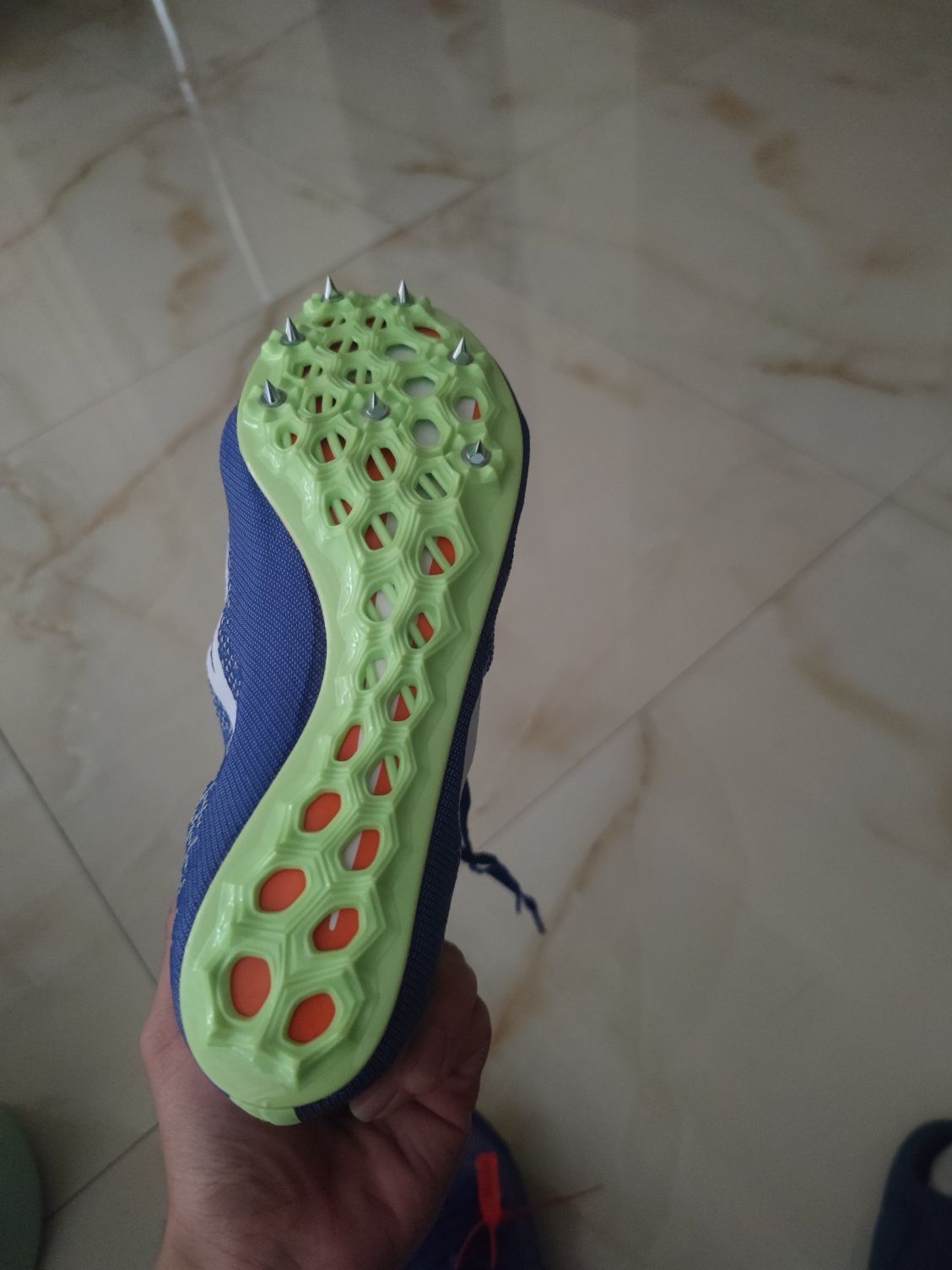 很棒的鞋子 这个价位已经很好了 正好最近