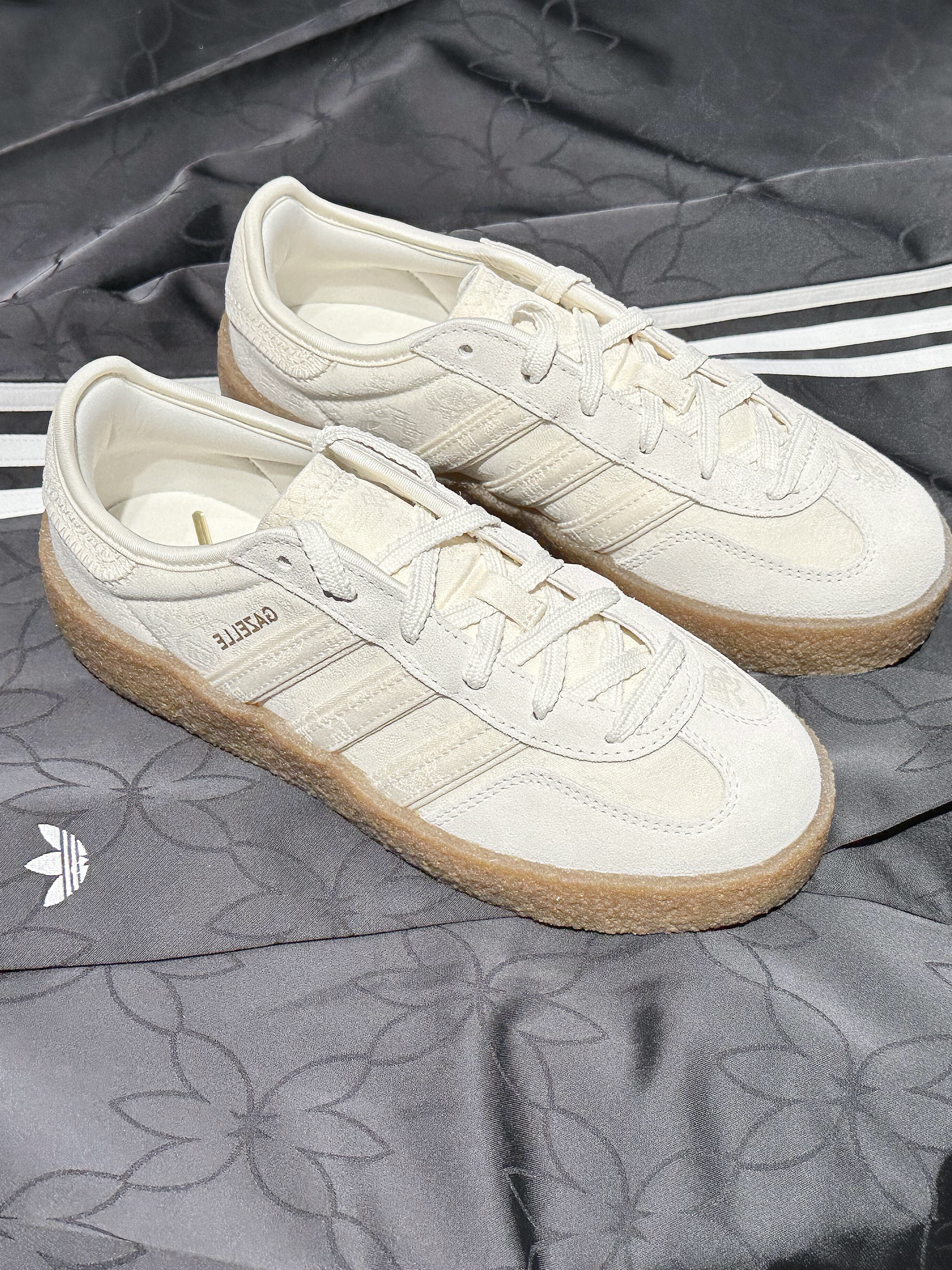 ✨我宣布！米白GAZELLE承包全年穿搭👟💥