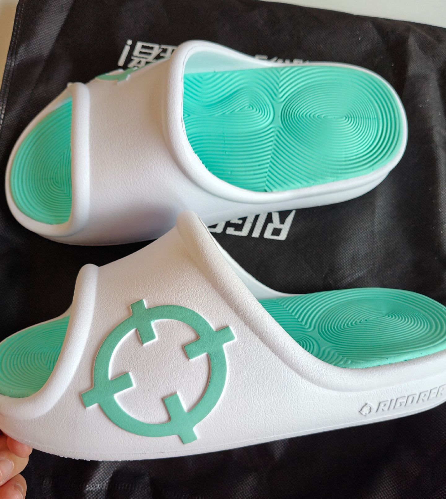 准者 天际1 软弹防水 舒适轻便 防滑耐磨 高弹 运动训练 一字 外穿 沙滩 拖鞋   白绿视觉冲击