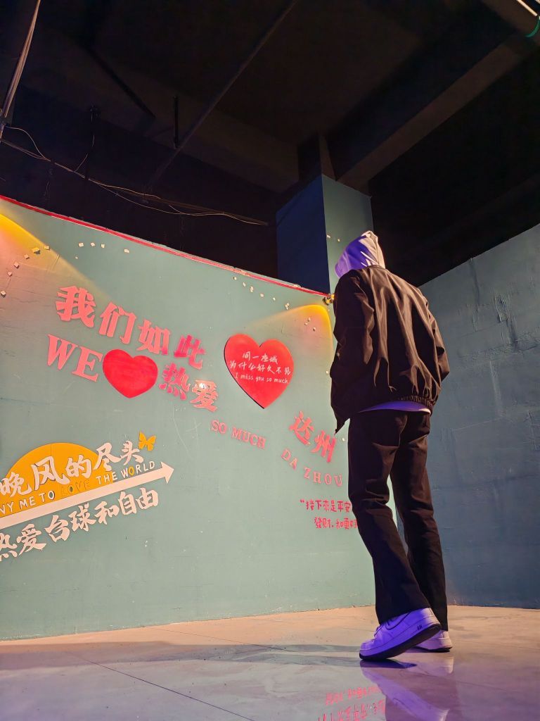 穿起来显腿长，扣子要自己开，很好