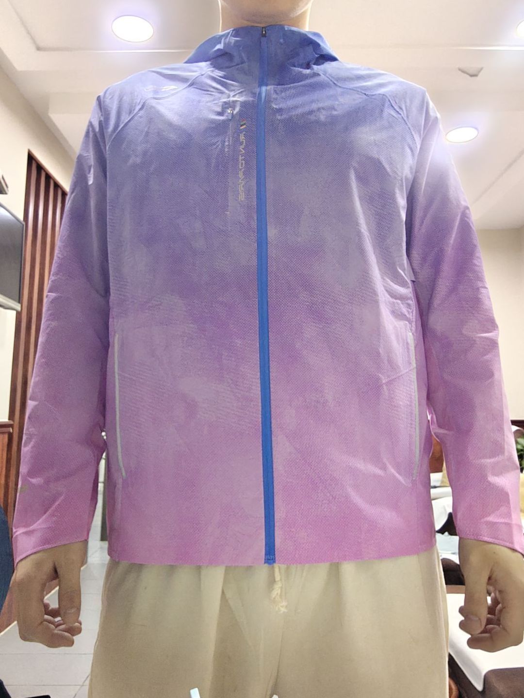 歪瑞古德防风不错，挺轻