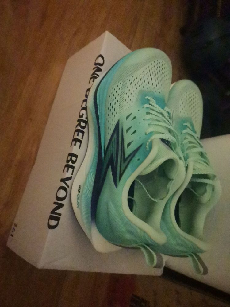 👟球鞋名称：

🛒好物名称：
🤔推荐理由
