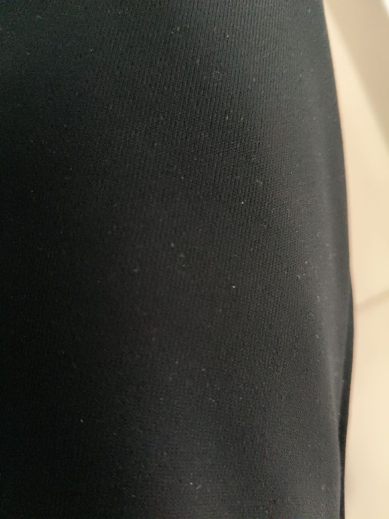 还是不错的，夏天穿刚刚好，版型属于微喇适