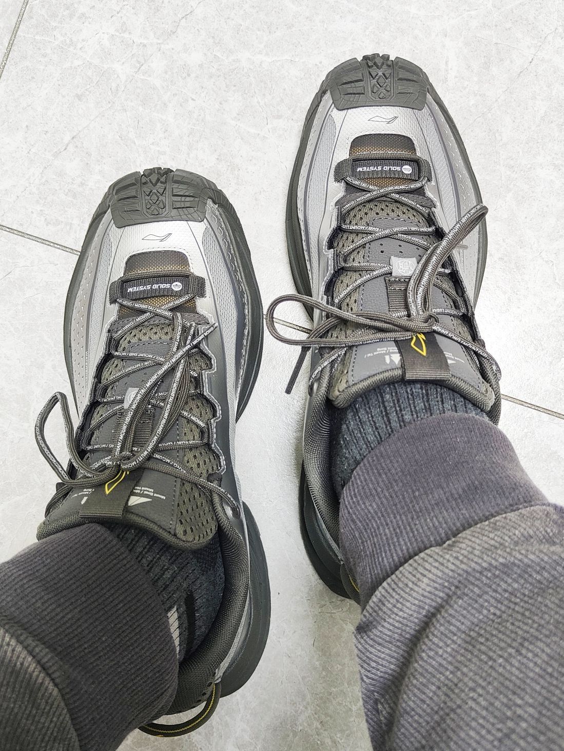 一周实穿 小雨天体验李宁CF溯行川Y3K防水性能