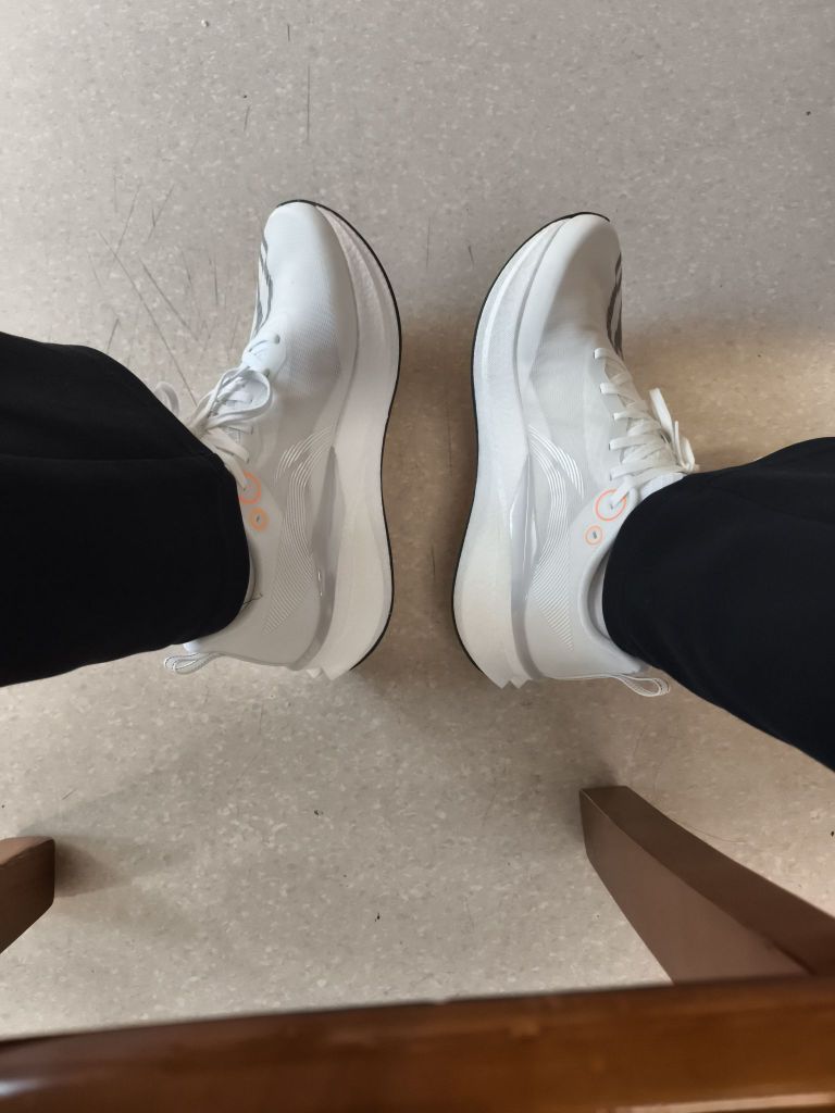 李宁赤兔8pro 白色
