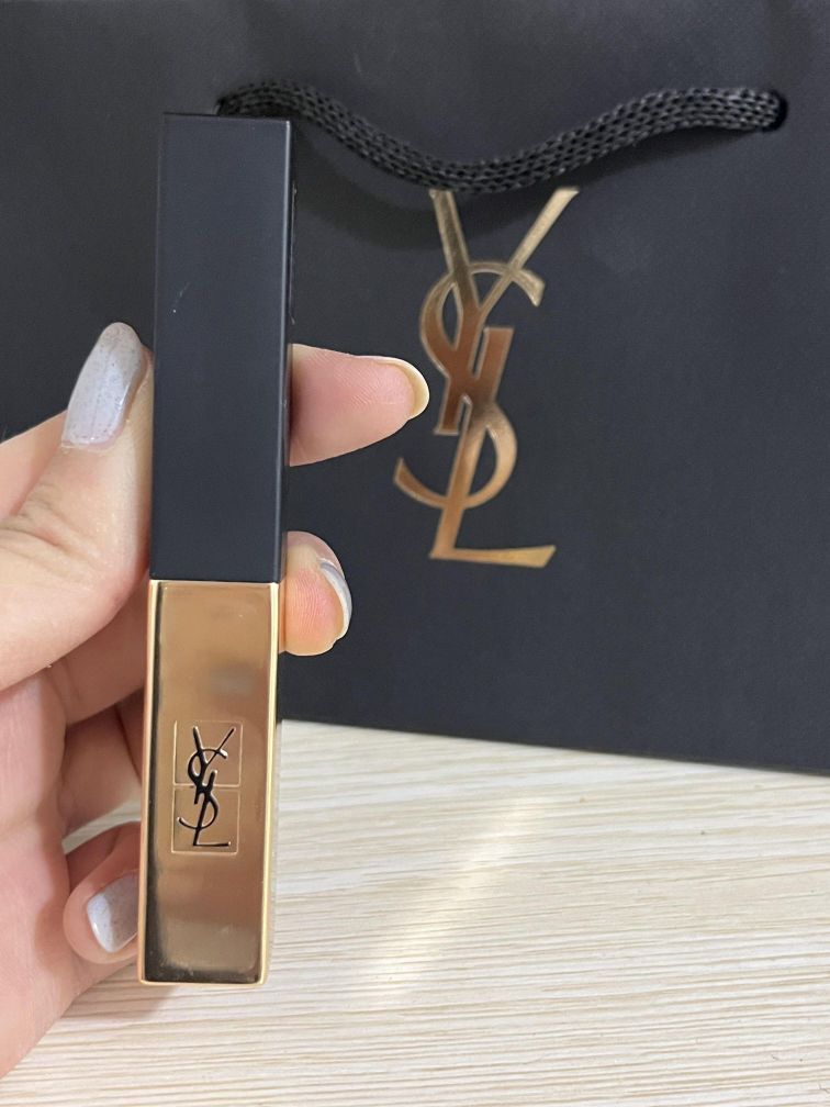 平价化妆品中的贵族体验：YSL小金条口红的惊喜邂逅💄