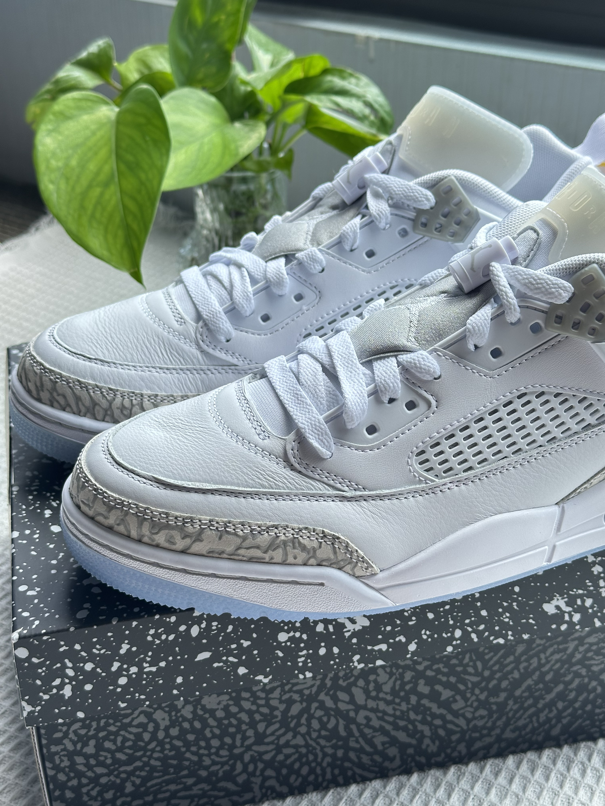 纯白麂皮+冰蓝水晶底|上脚才知道什么叫「球鞋文艺复兴」🎨