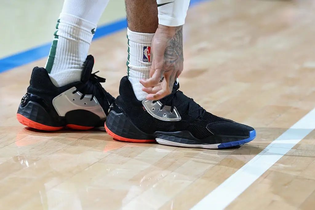 🌟【哈登战靴再升级！这双黑彩「暗夜霓虹」要炸翻球场了！】🏀