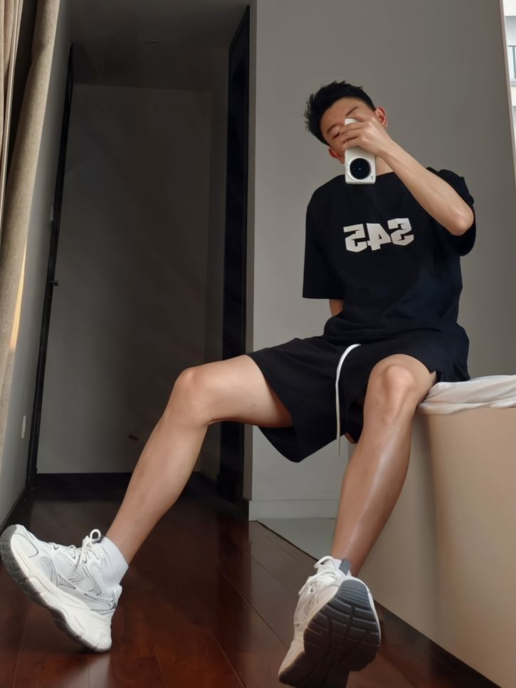 【S45大logo黑T穿搭日记】