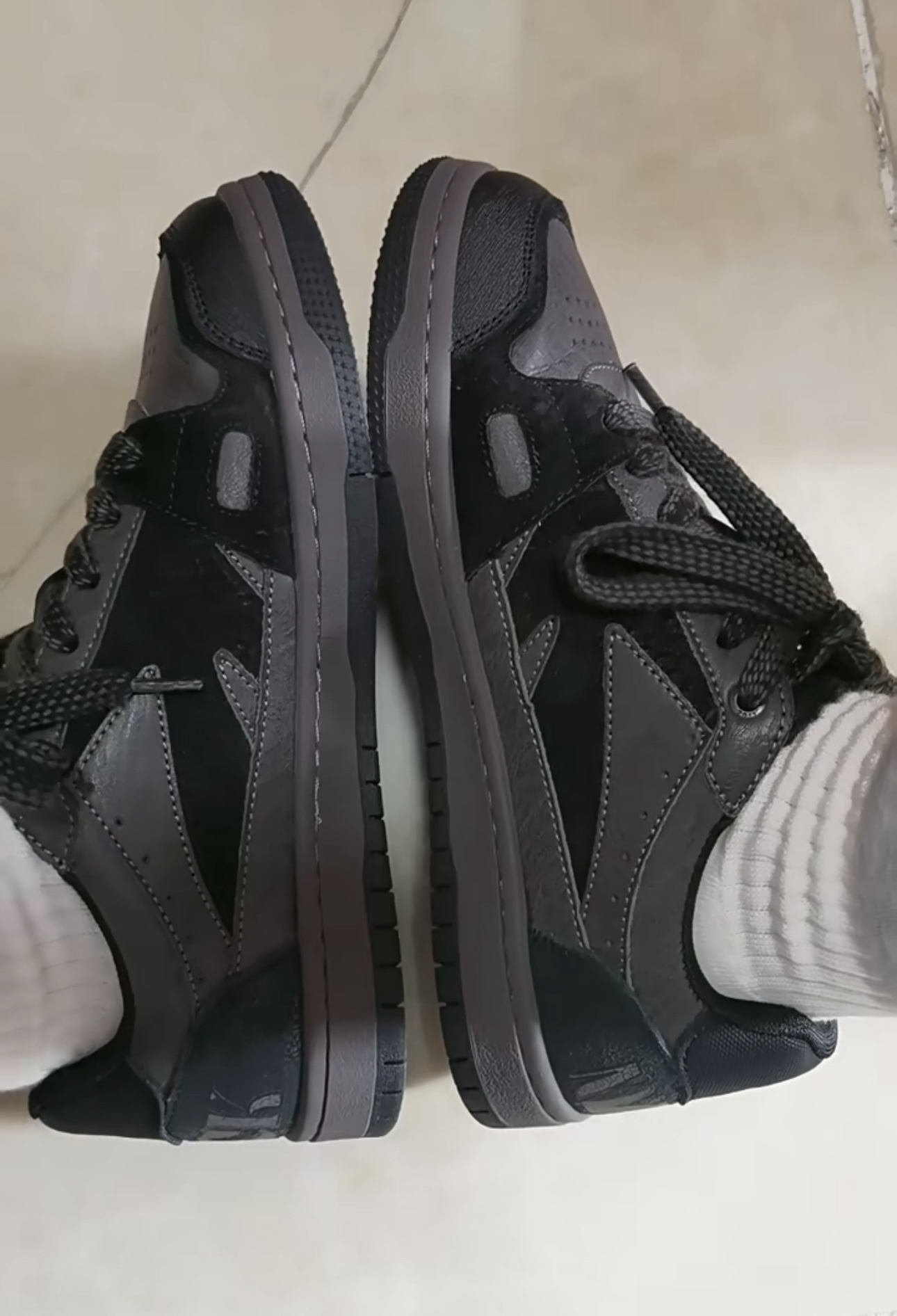值得入手的一款黑色系低帮板鞋