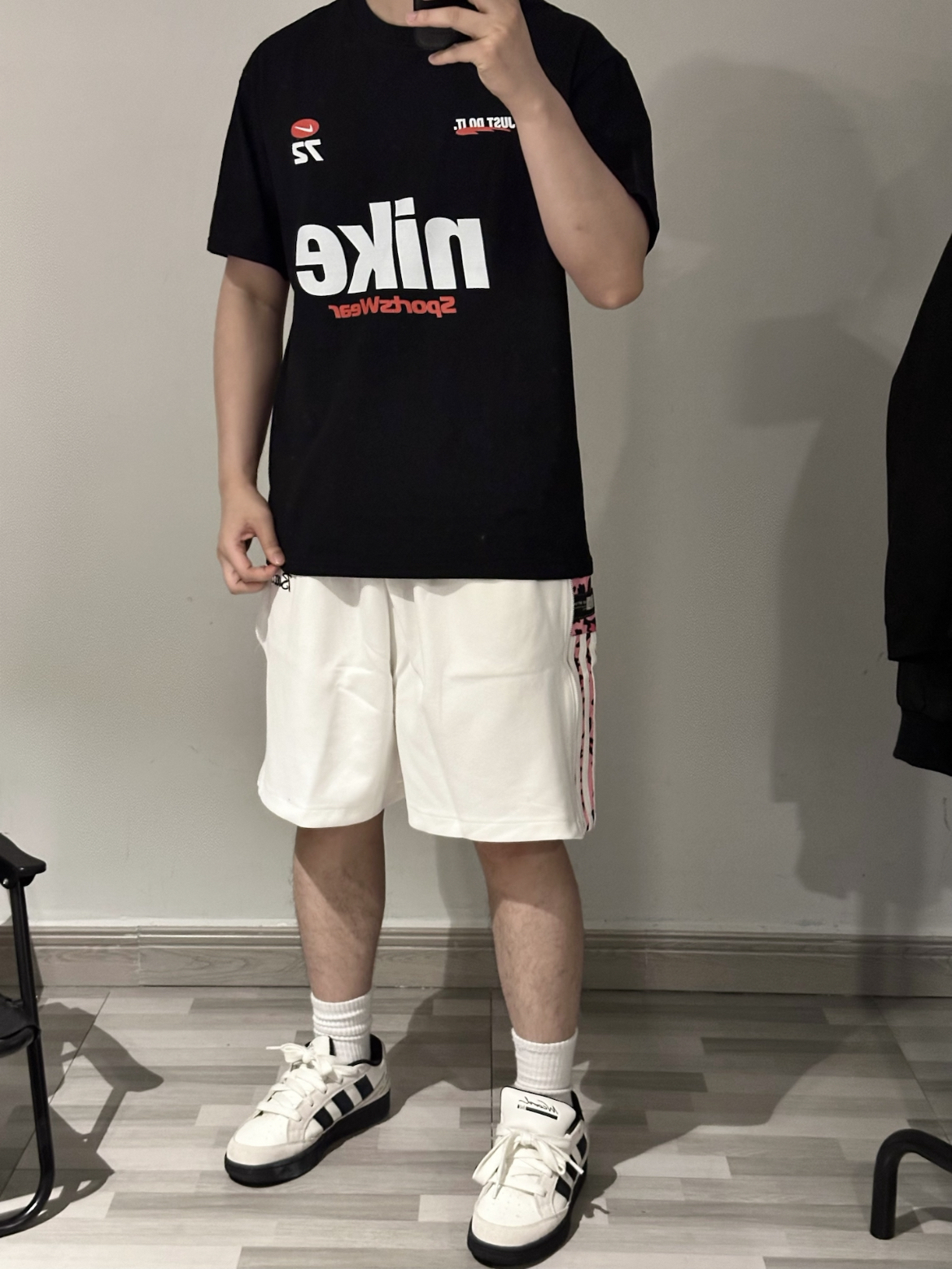 一眼就心动的Nike的新款复古T恤，衣服