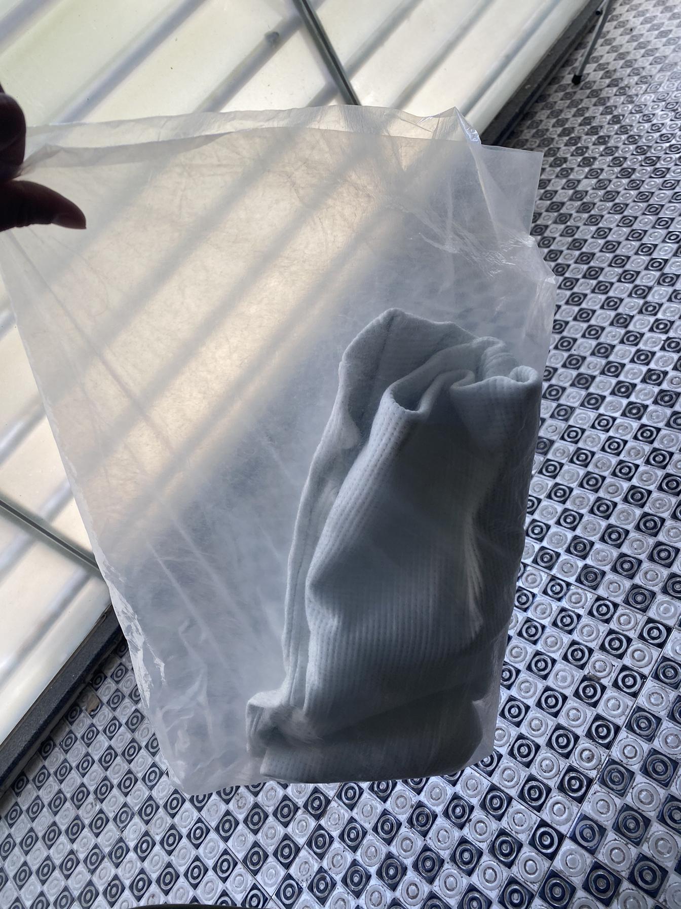 很少给差评，衣服包装袋和垃圾袋一样（图1