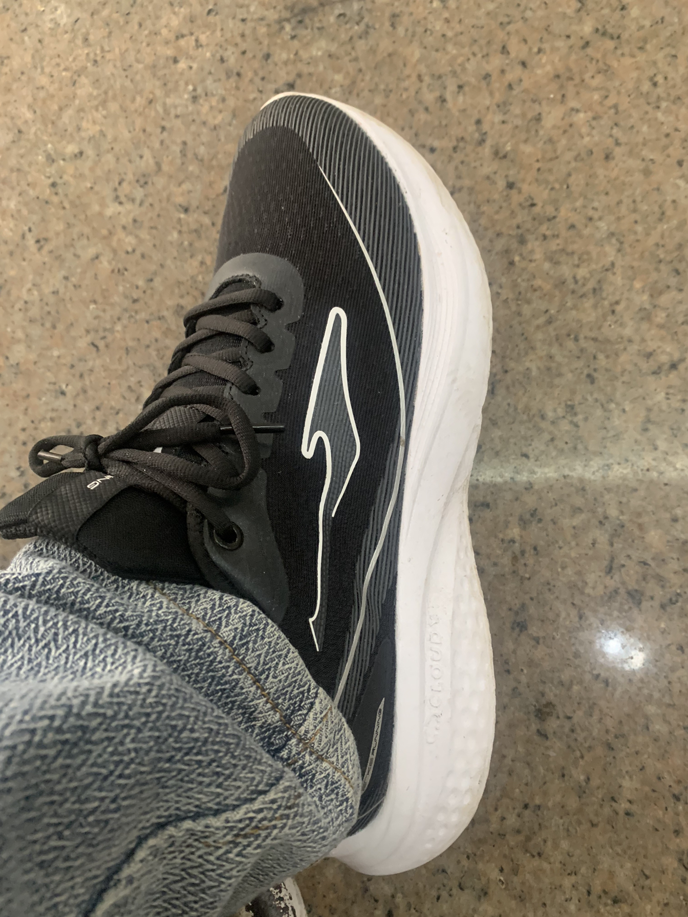 穿着很舒服，颜值也很高，买的也是正品，不