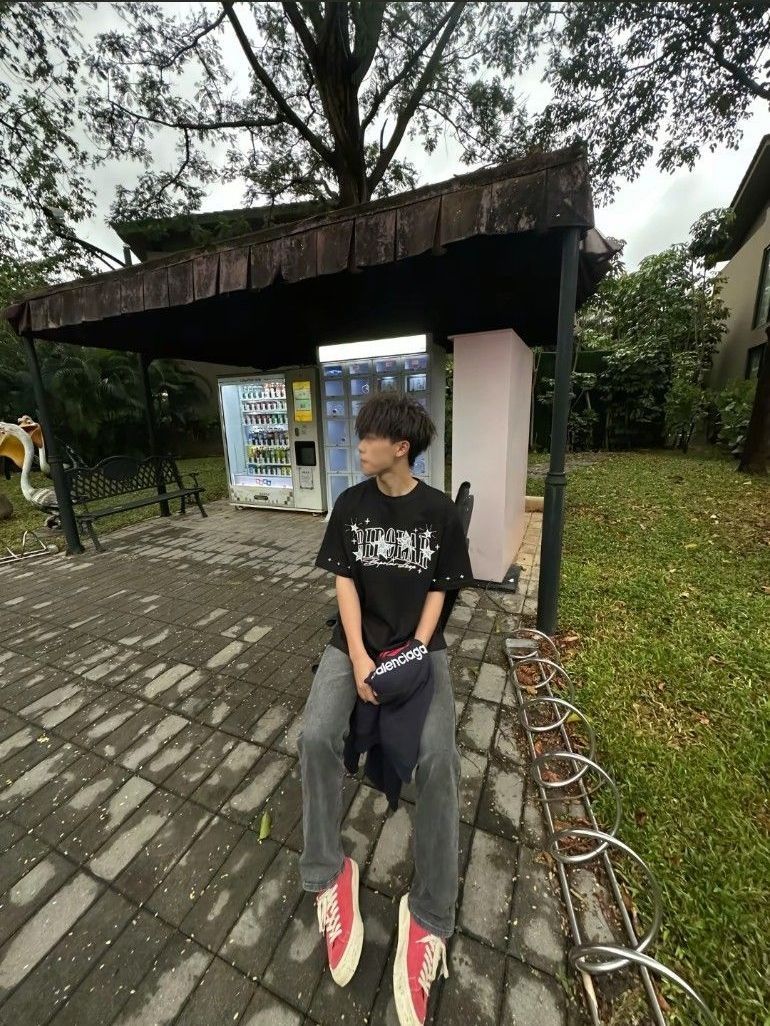  我假装不在意 其实关于你的一切我都舍不得