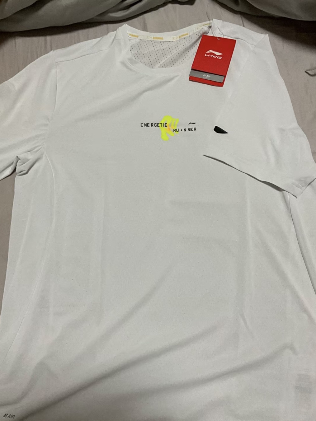 简约清爽的白T不要太帅