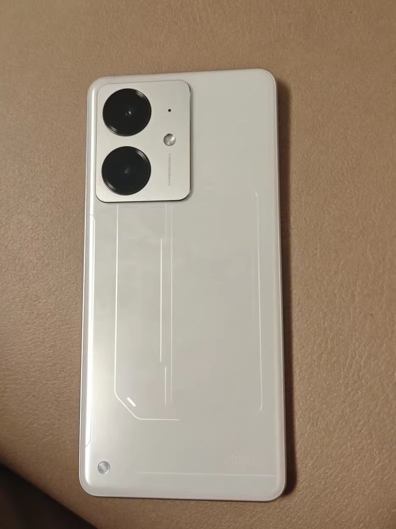 12GB+256GB+7000mAh，现已跌至1589元，堪称千元机“搅局者”