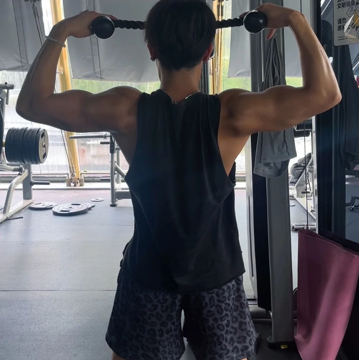 黑皮体育生 夏季运动穿搭