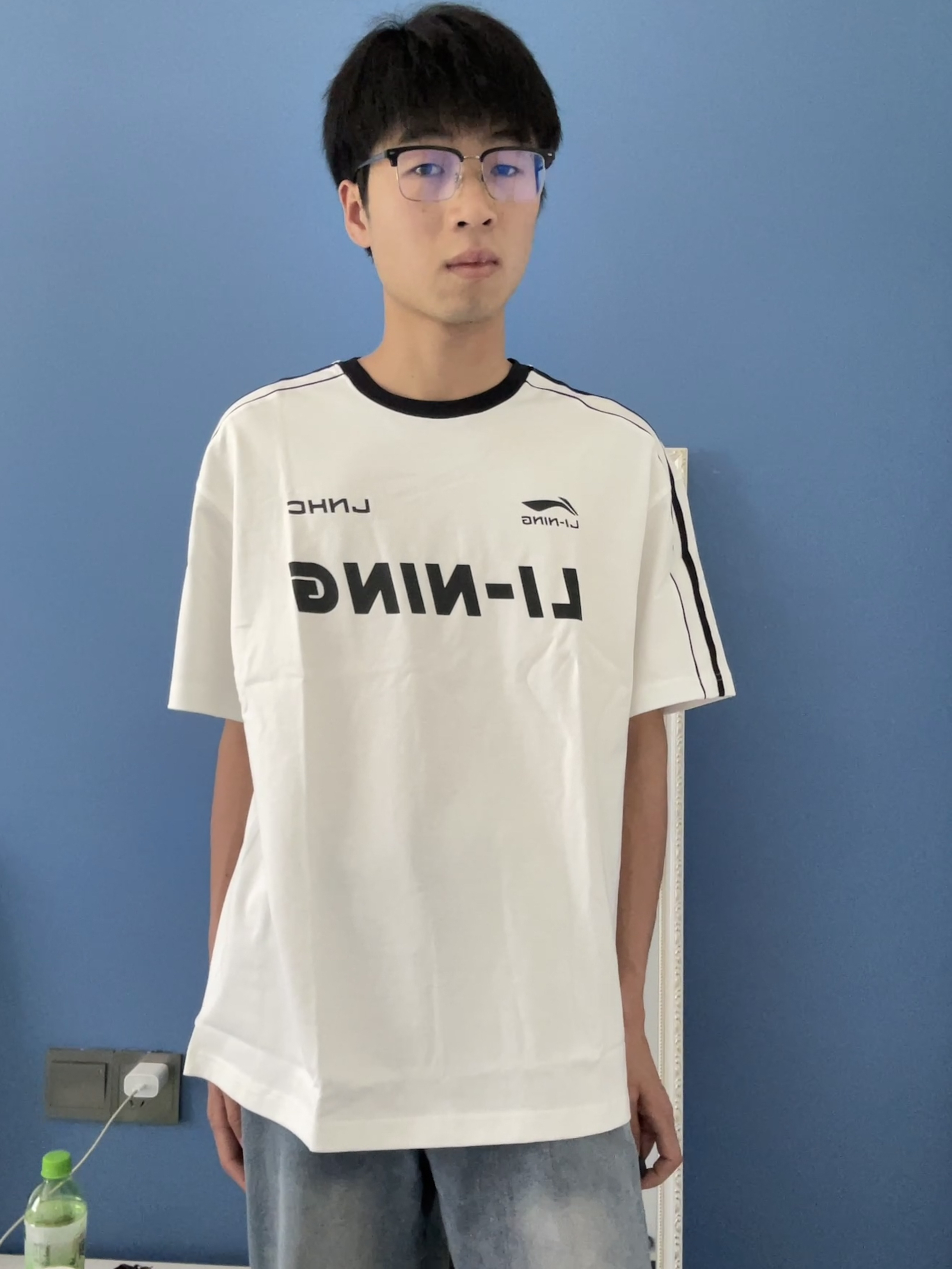 李宁的这款短袖上身不错