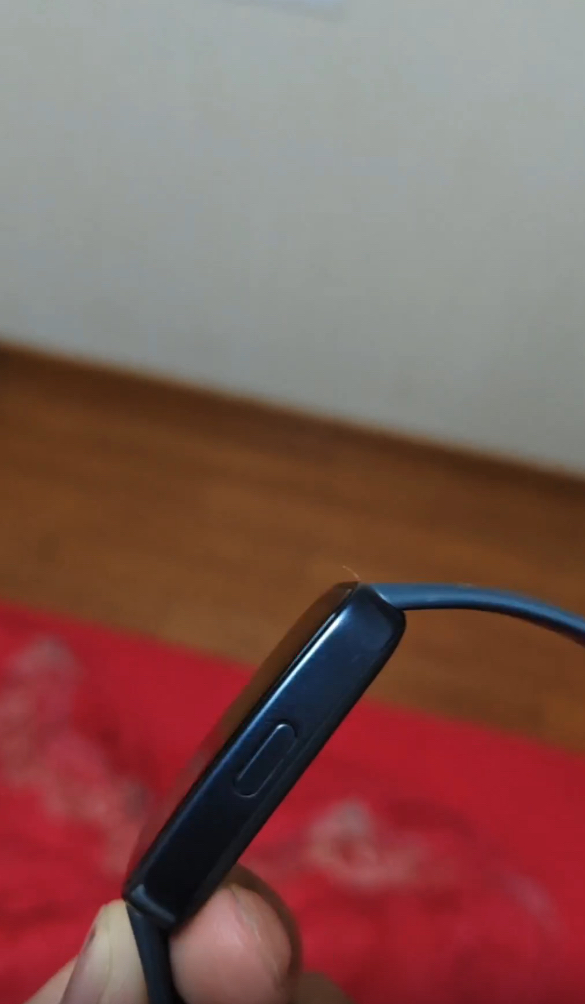 华为手环 8：轻薄与功能的平衡之选