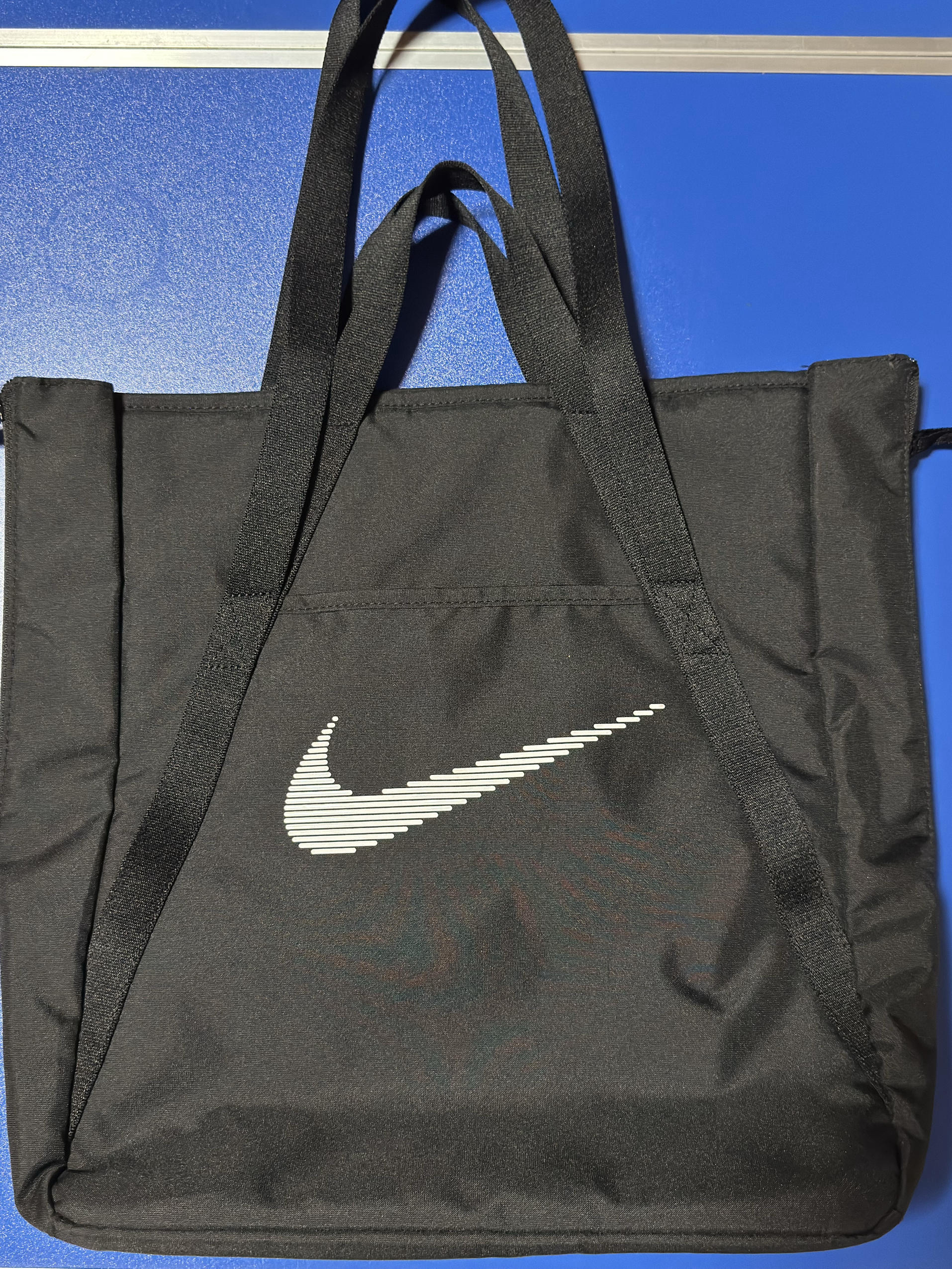 我不允许还有人不知道这款 Nike 托特包！