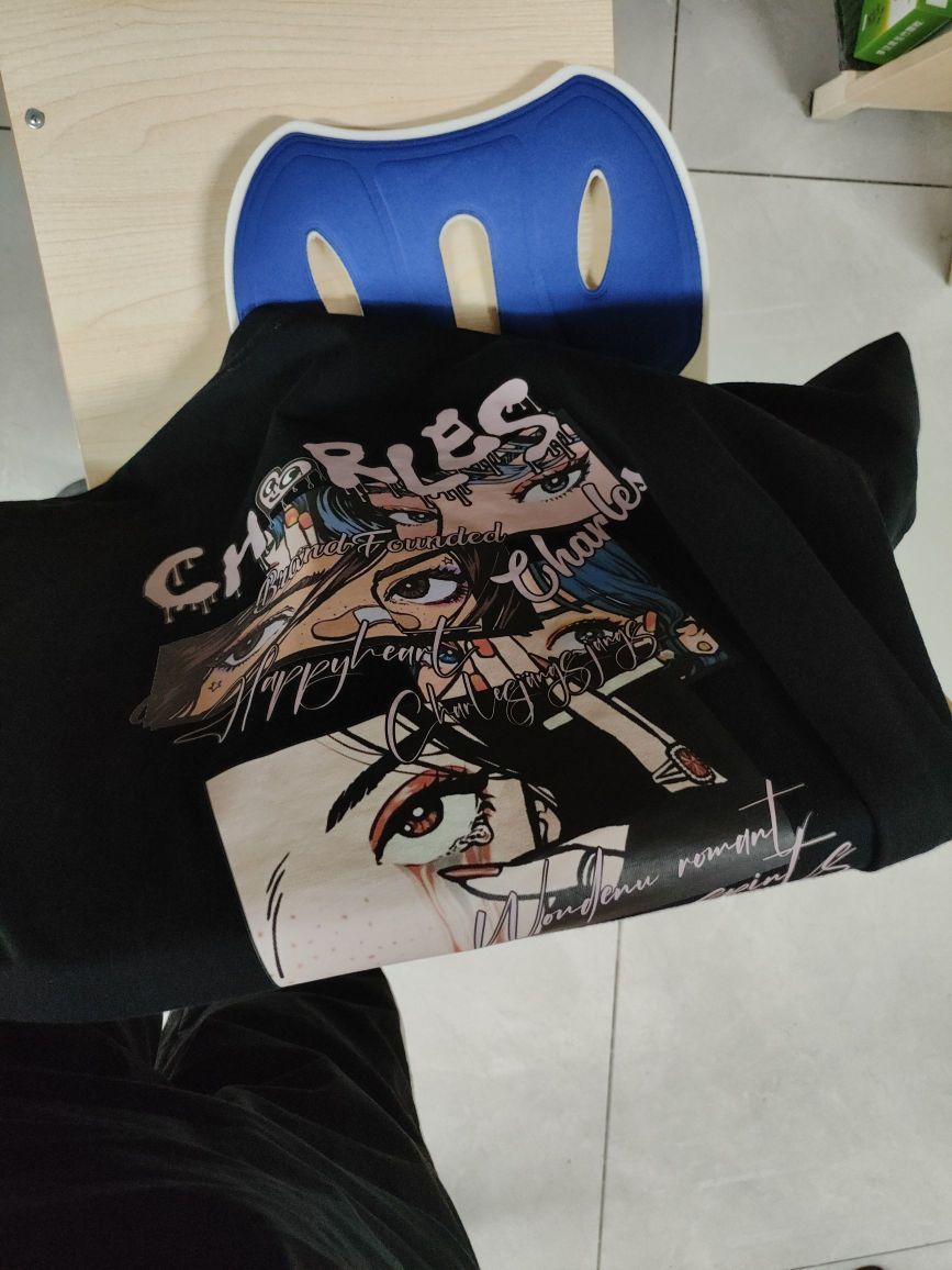 超级好看，潮流，夏天穿也很吸汗，就是后面