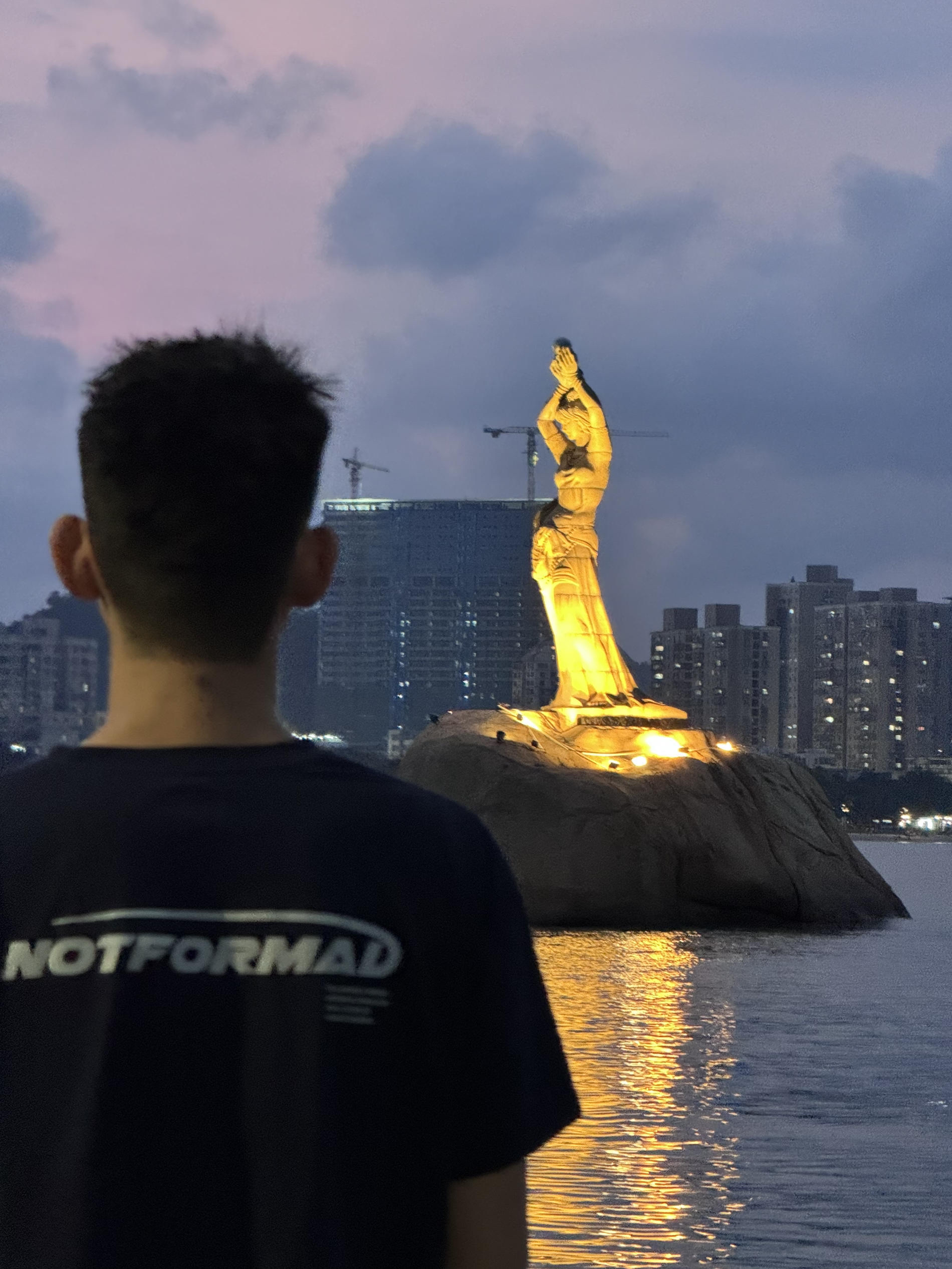 深蓝T恤の哲学：Less is More，但More的是回头率
