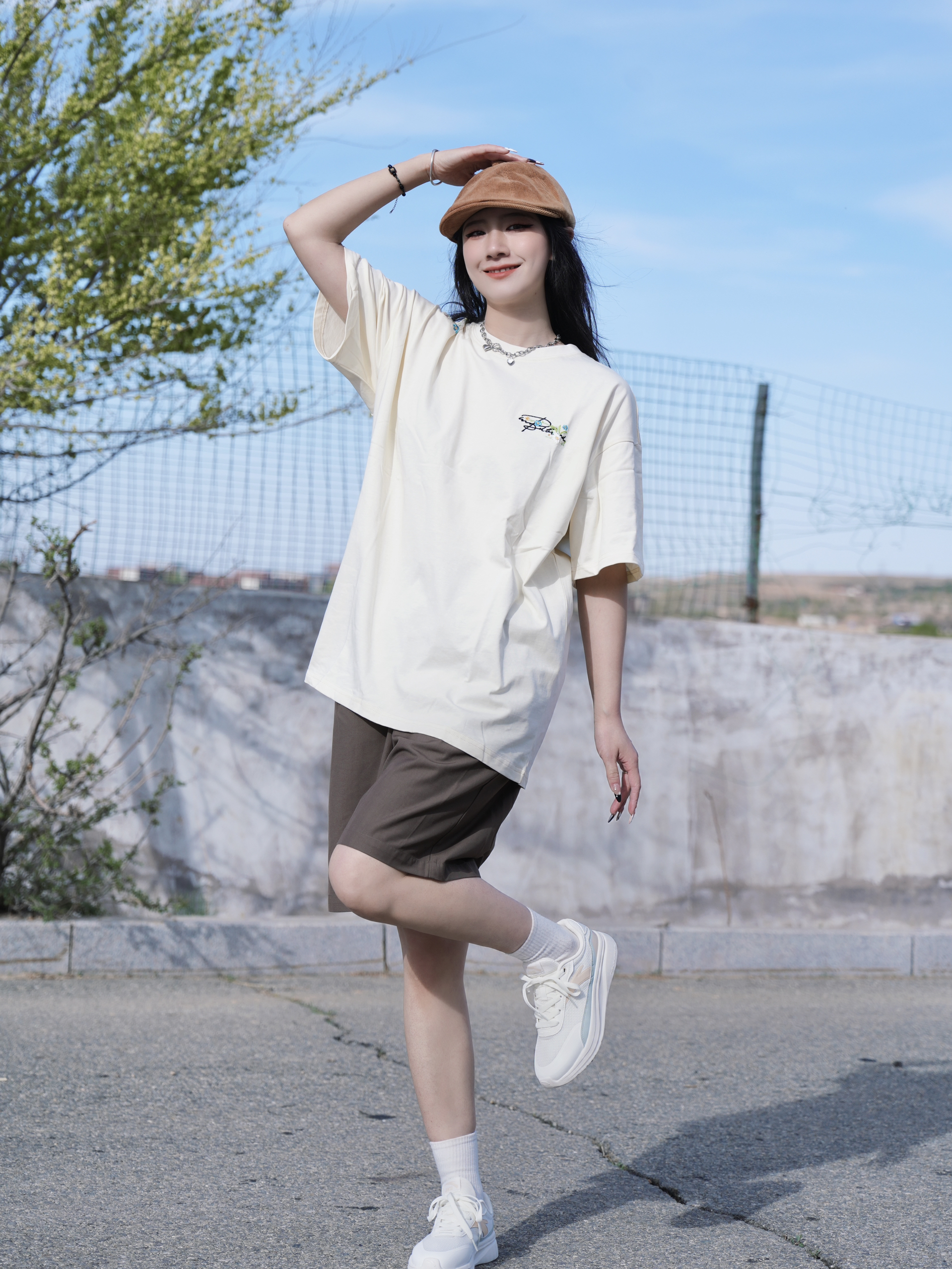 夏天通勤当然要穿低饱和浅色系啦🌻