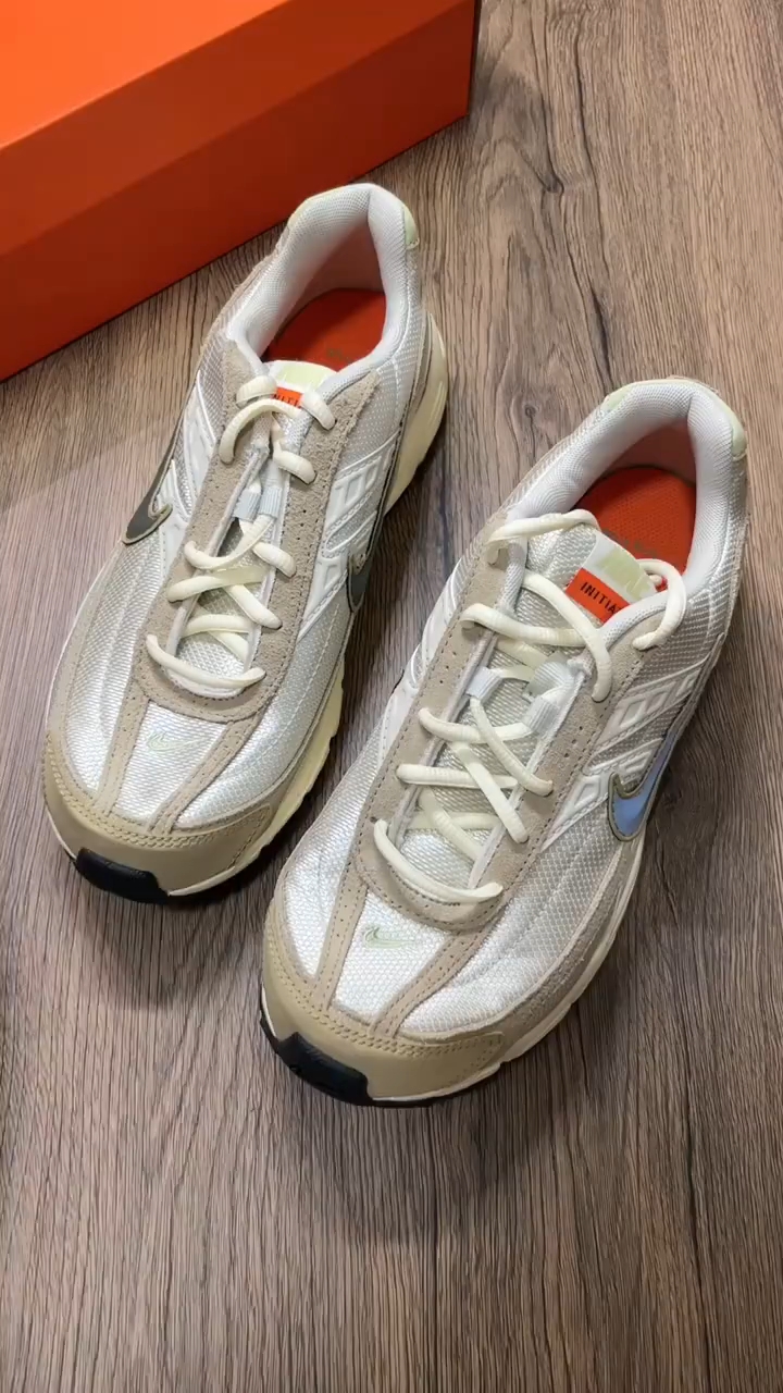 Nike复古老爹鞋,白棕色小清新感扑面而来