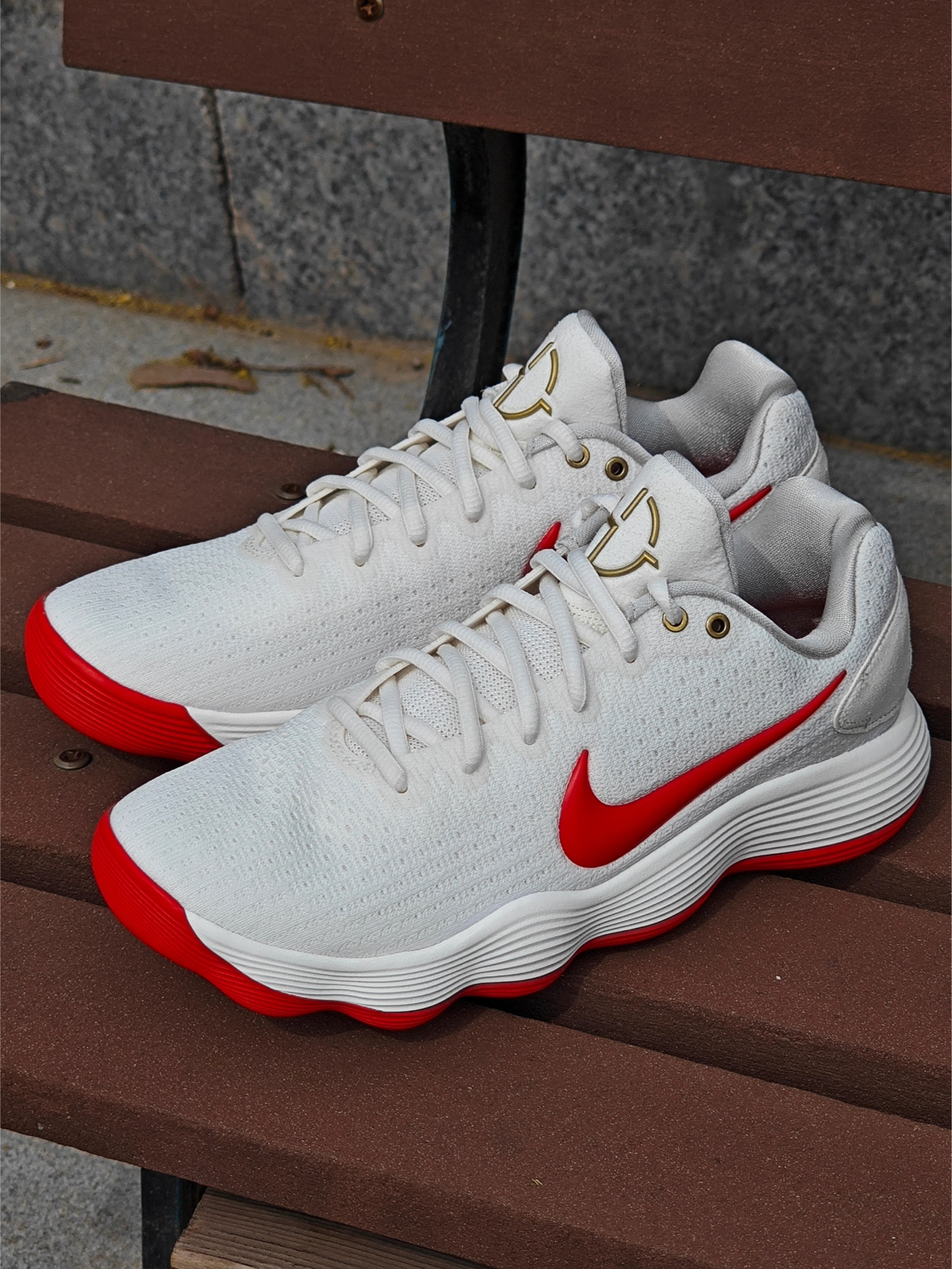 白红配色封神之作！Nike Hyperd