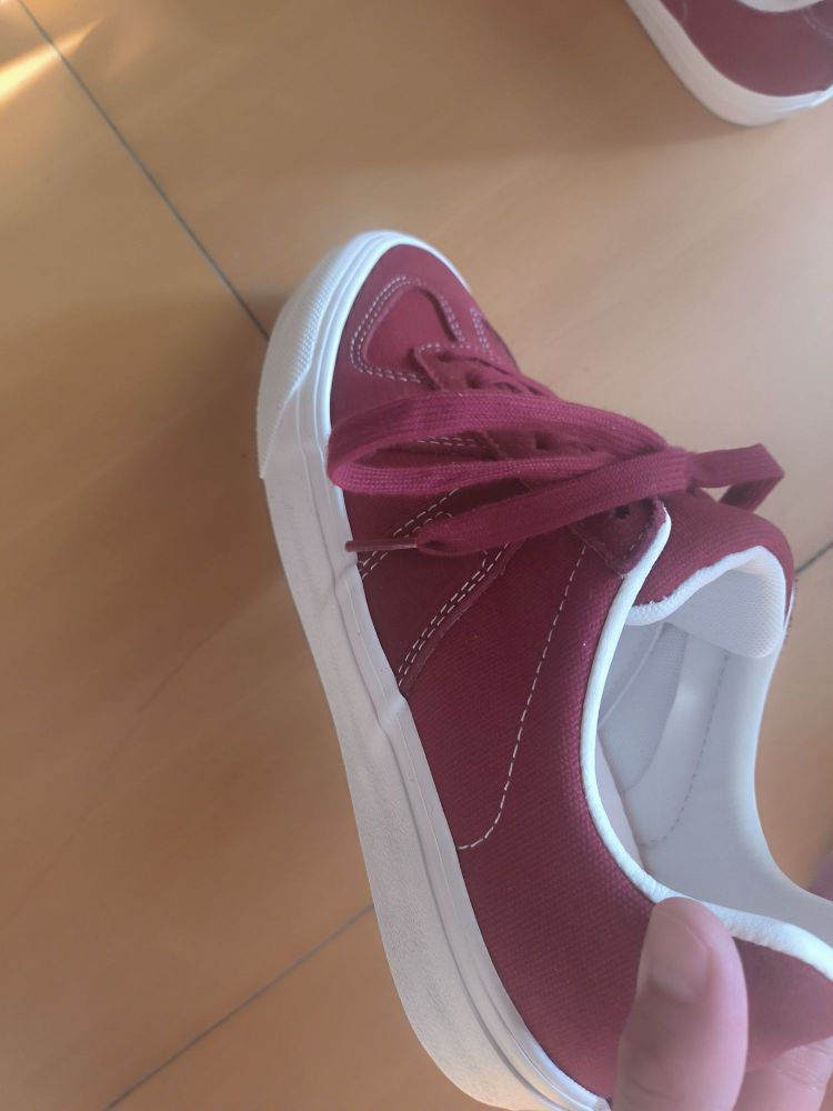 真的很完美，上脚很舒服，推荐喜欢板鞋的朋