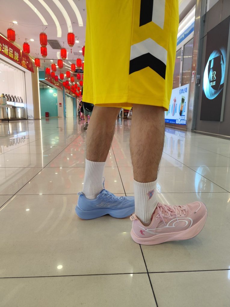 穿跑鞋逛街更舒服！😂