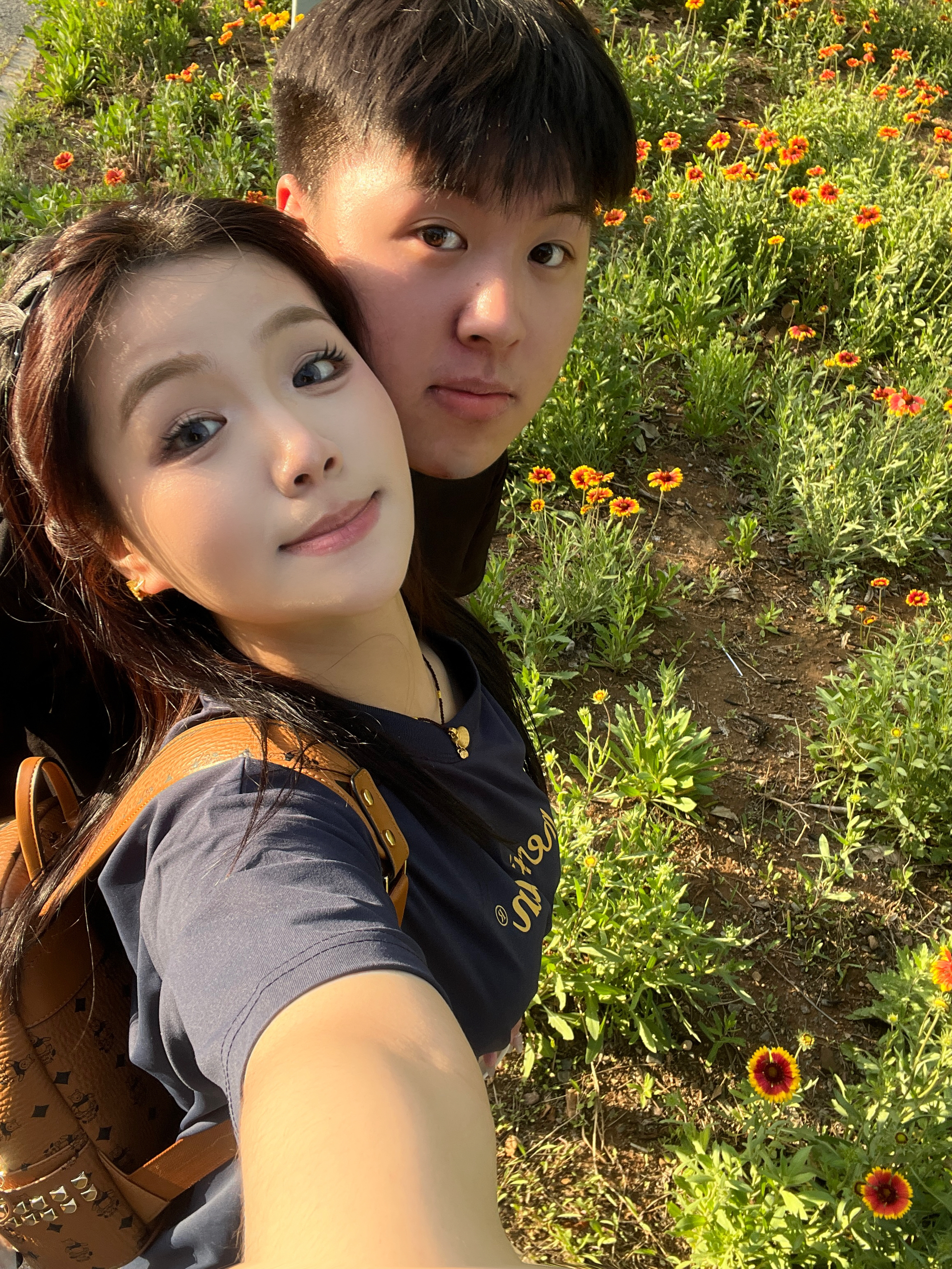 🛒好物名称：小熊维尼双肩包 发箍 洞洞鞋