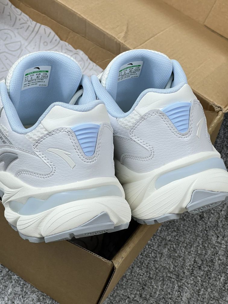 👟穿了3周！这双「灰白蓝拼」优缺点全坦白！