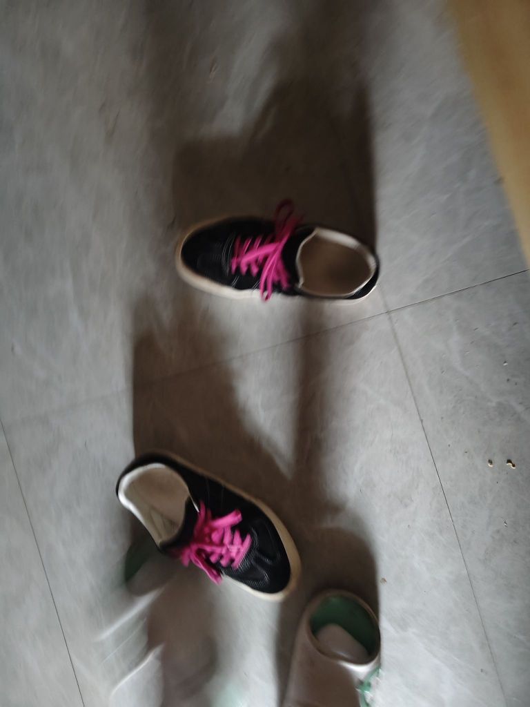 👟球鞋名称：

📌是否偏码【偏大/不偏码