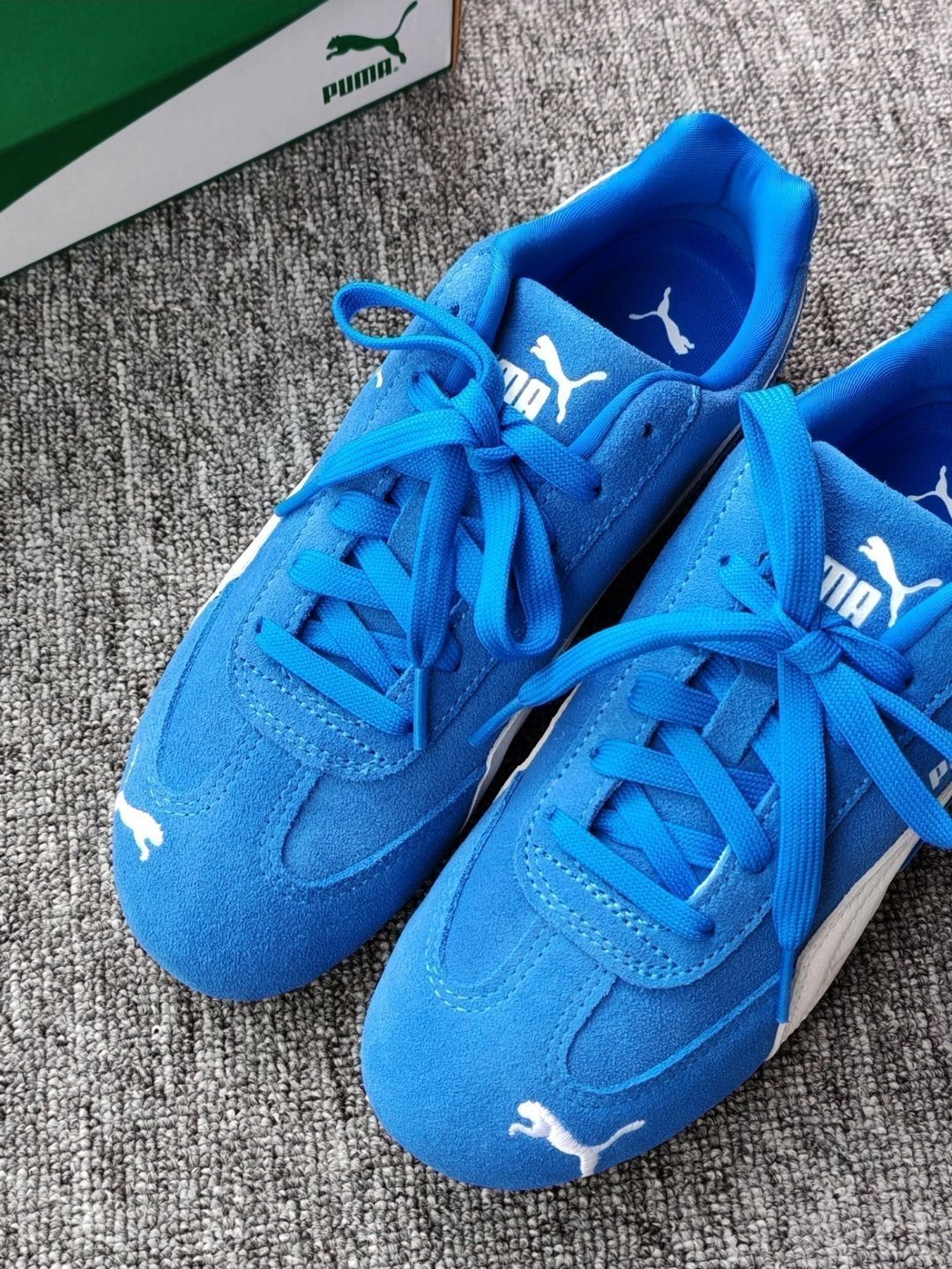 救命!这双鞋也太懂年轻人的审美了吧!!
PUMA Speedcat蓝白赛车鞋直接封神