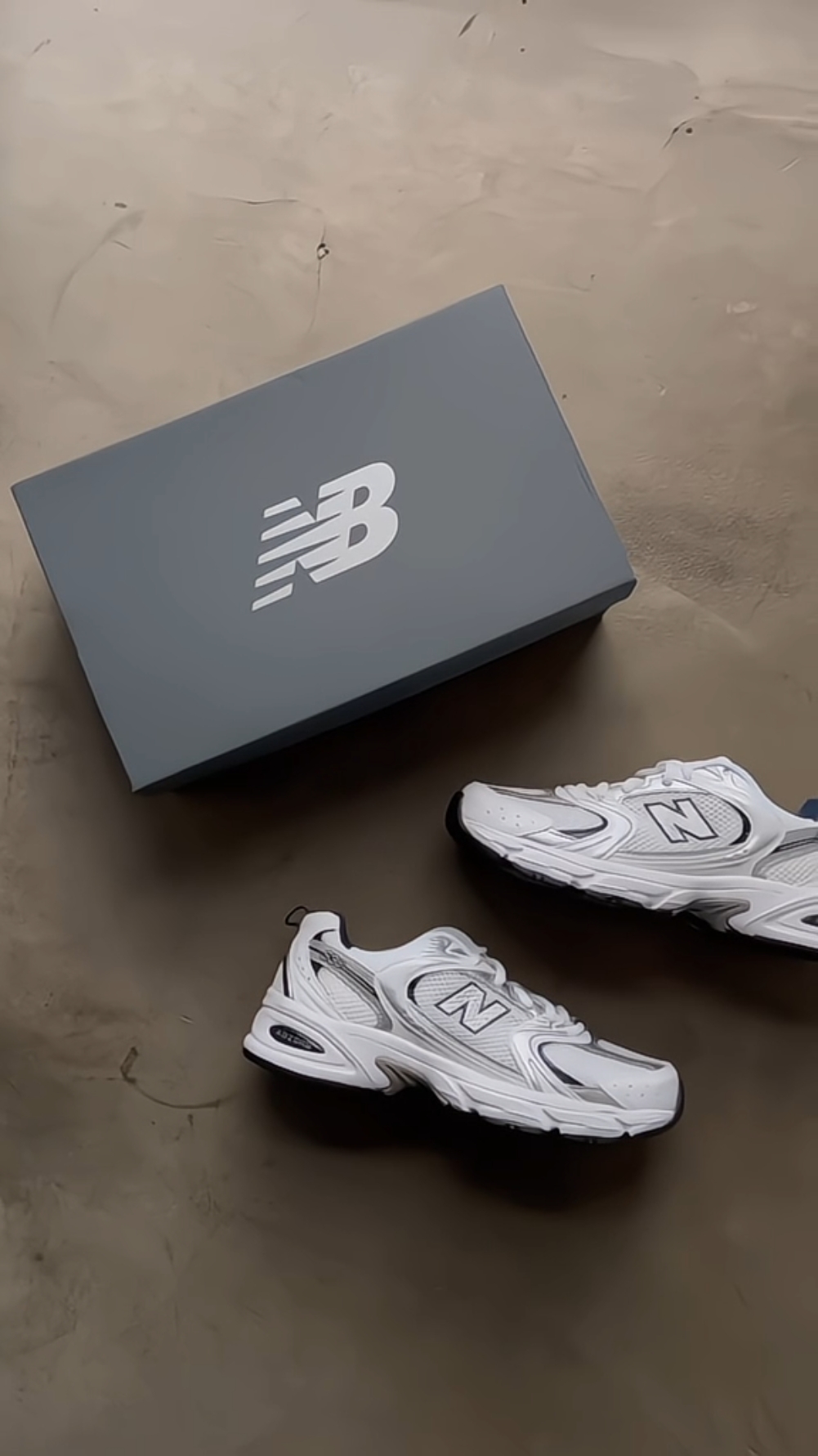 New Balance MR530SG 白银复古慢跑鞋
