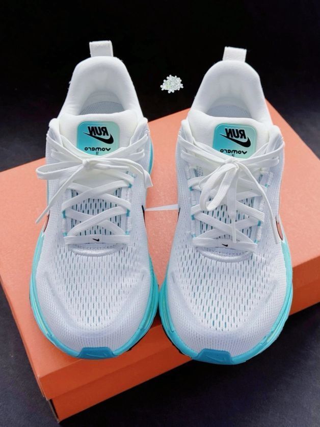 Nike VOMERO 18灰绿男款 舒
