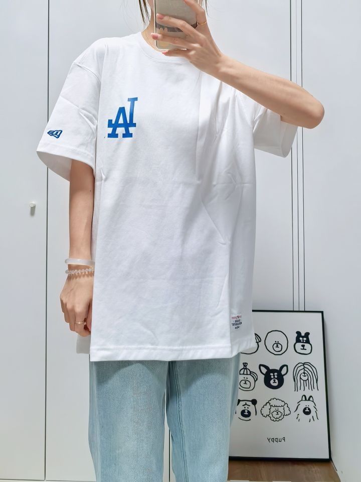 清爽感穿搭！白蓝腰果花短袖好时髦~