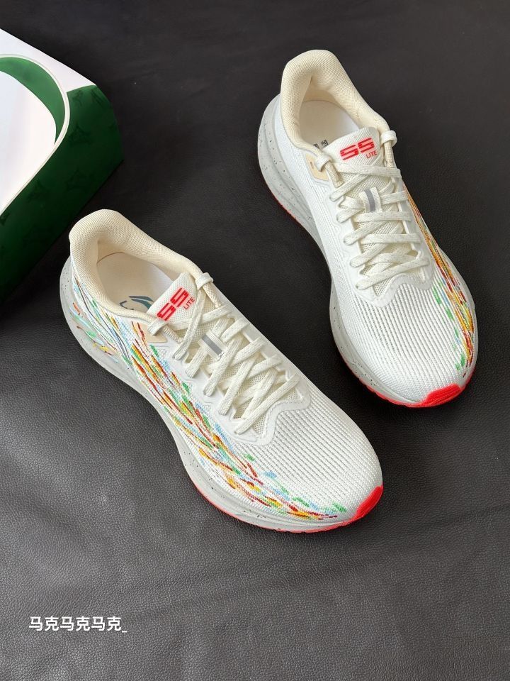 被李宁“燃烧羽翼”跑鞋浪漫到了 🌹