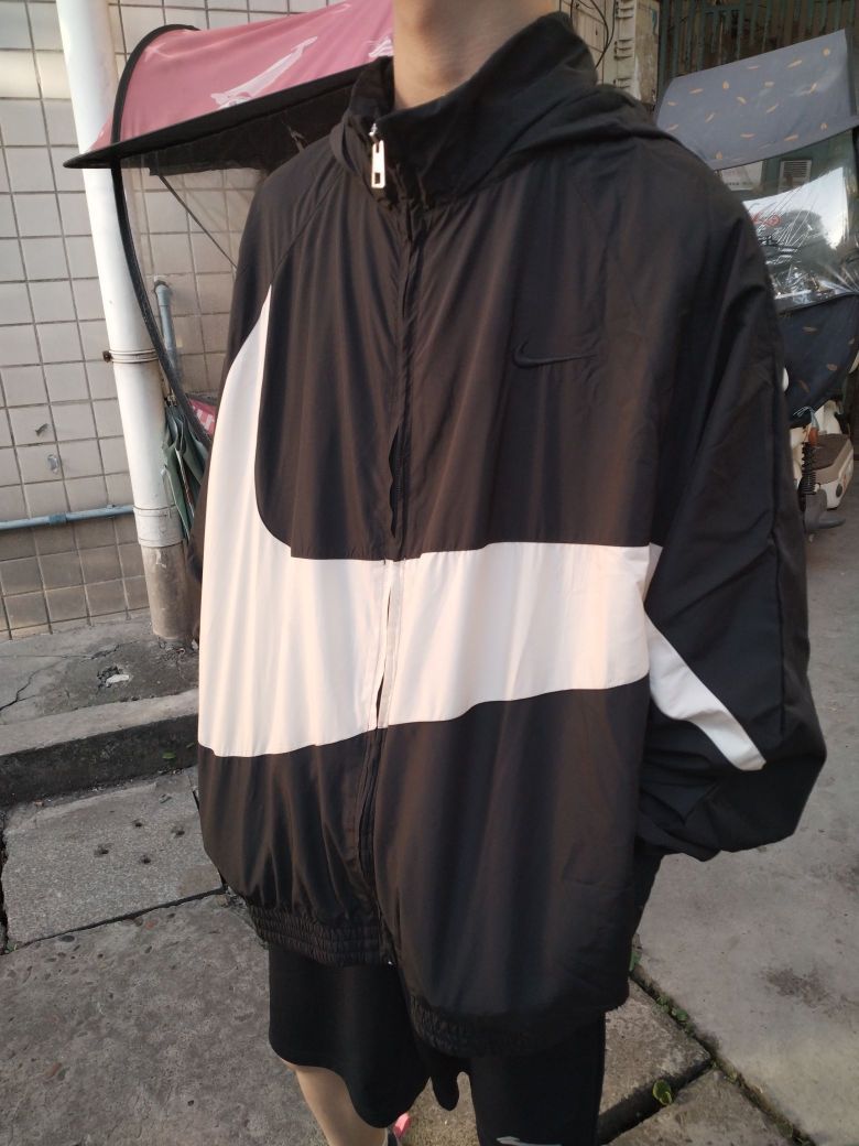 超级有型的耐克外套