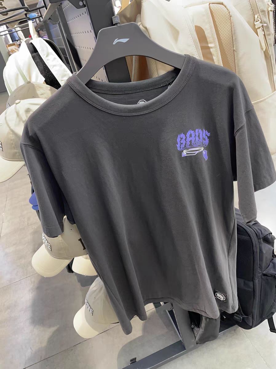 这件篮球T恤帅到炸街！