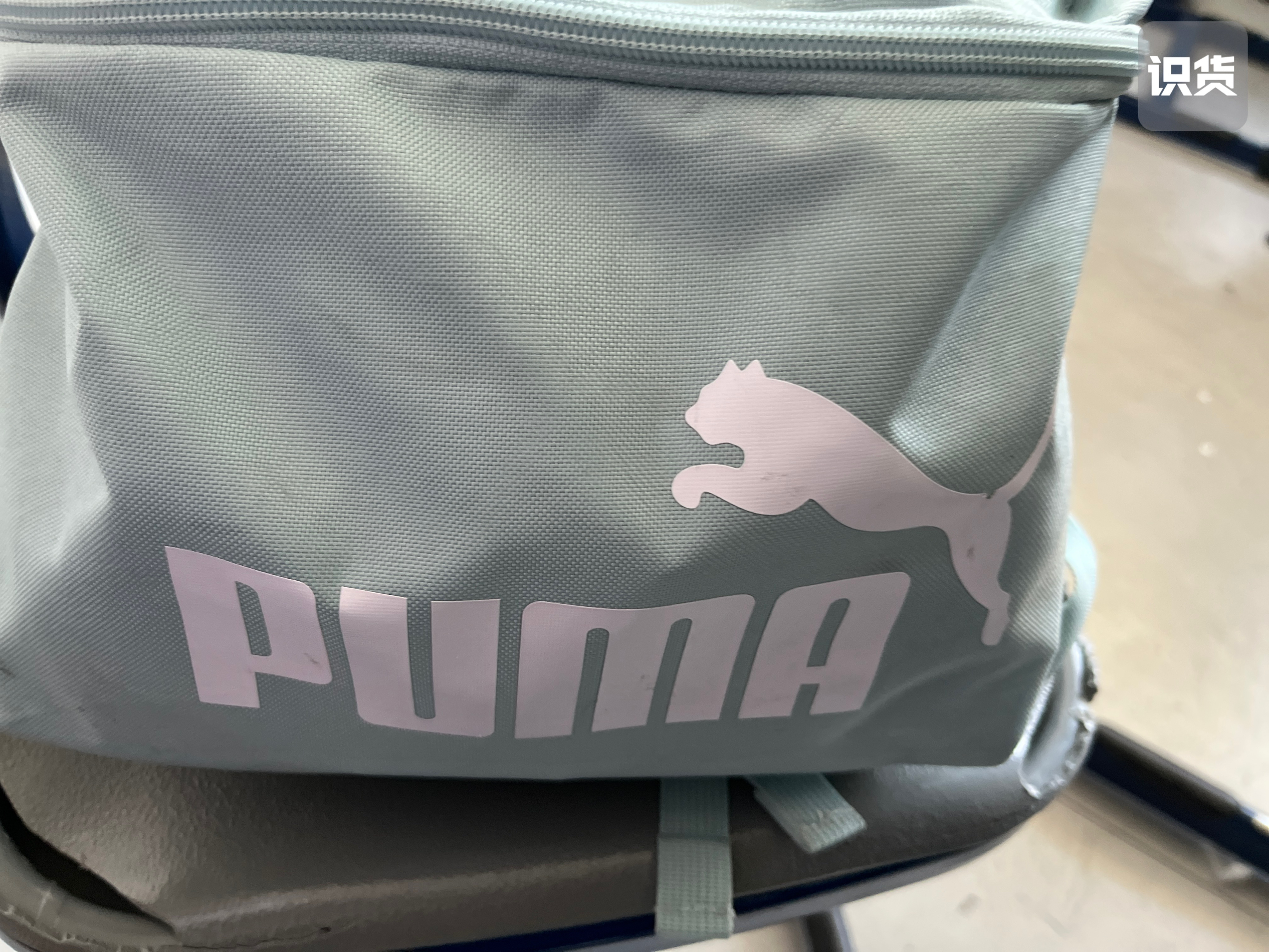 我个人挺喜欢这个puma湖蓝颜色，拍照好