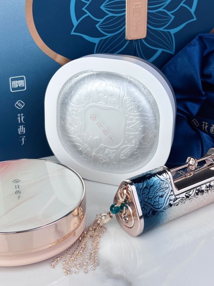 花西子家的口红，精致浮雕质感超好的，又是
