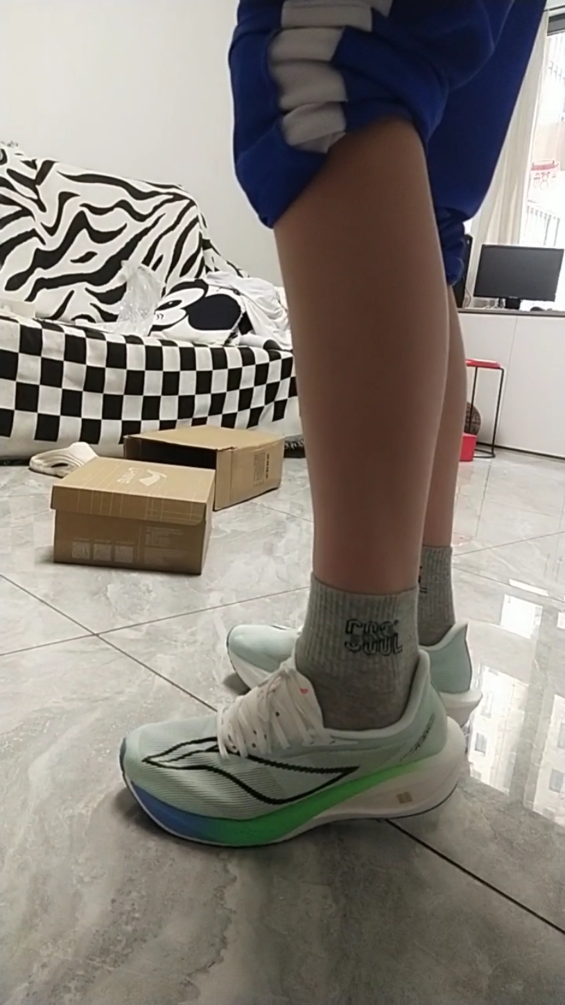 鞋子到了，包裹性很好，很透气，不大不小，