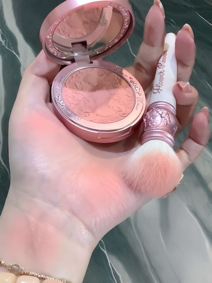 花知晓的腮红尊嘟是腮红届的一股清流
腮红