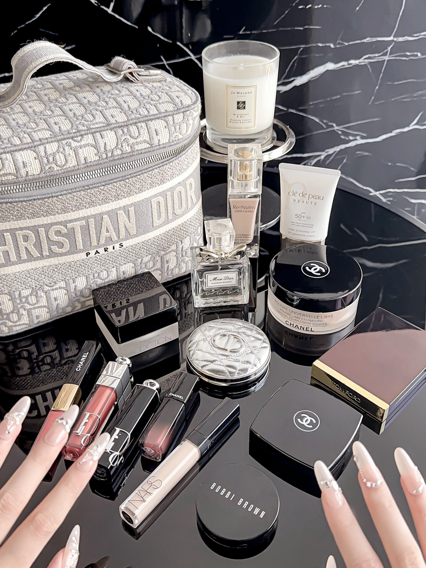 翻包🖤What’s in my makeup bag?