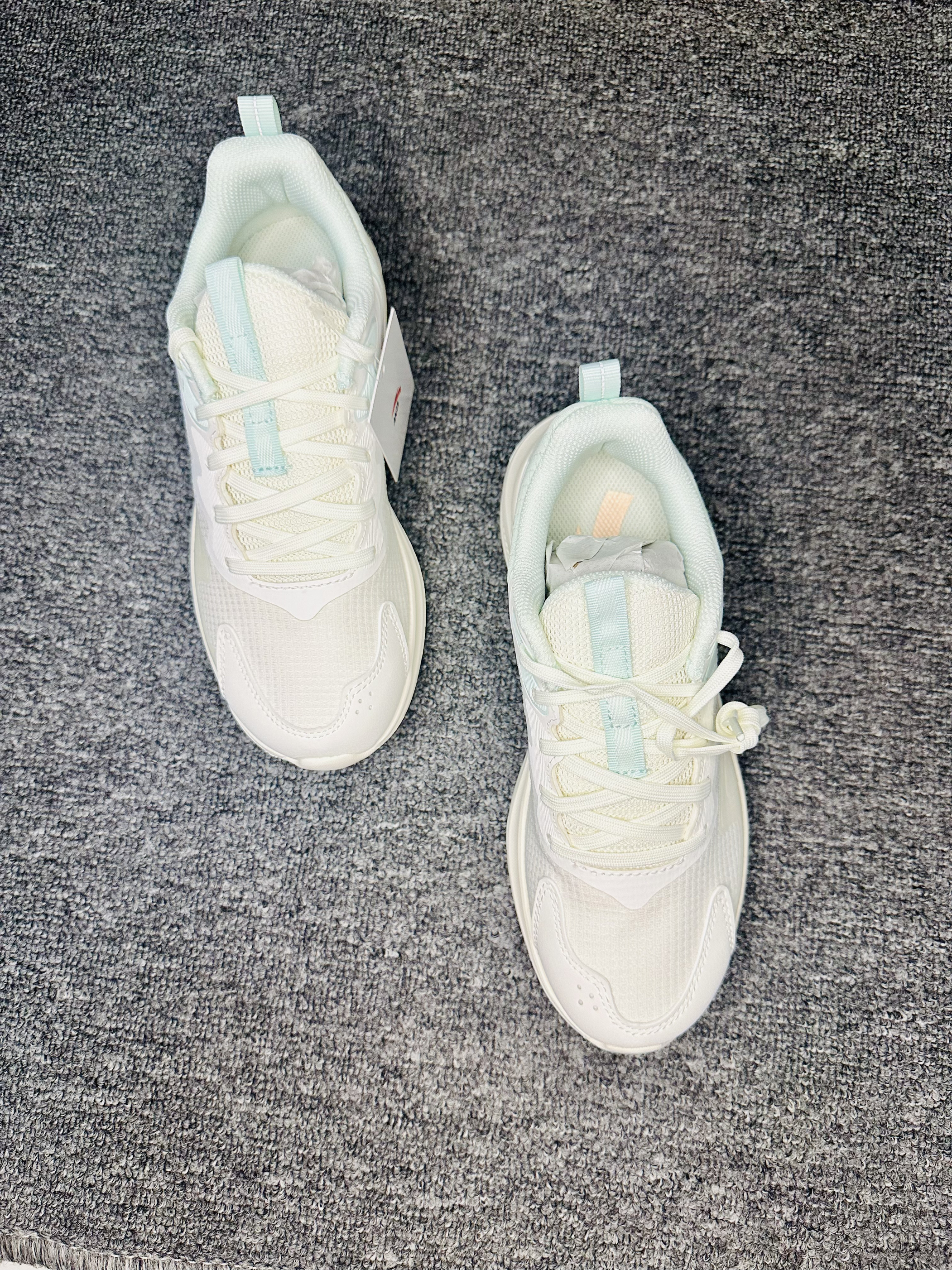 白蓝清爽出街,通勤党的意外之选